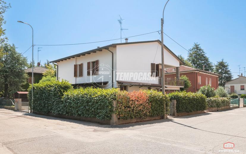 Casa indipendente in Via Fernando Rovinetti, Imola