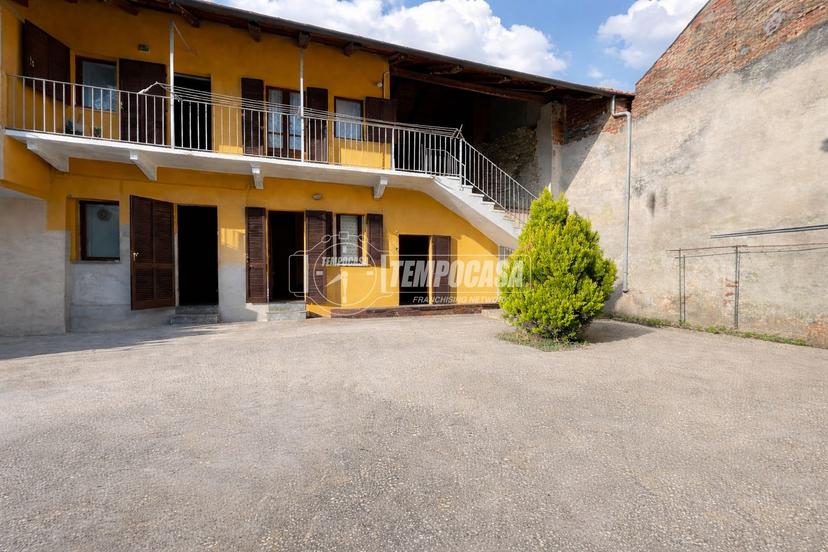 Casa indipendente in Via San Michele, Mazzè — foto 3 di 5