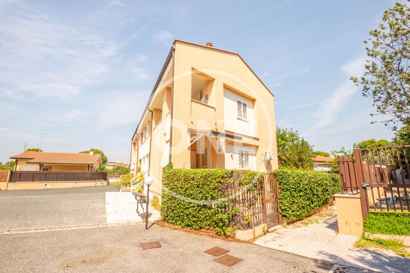 Trilocale in Via Bitti 59, Roma