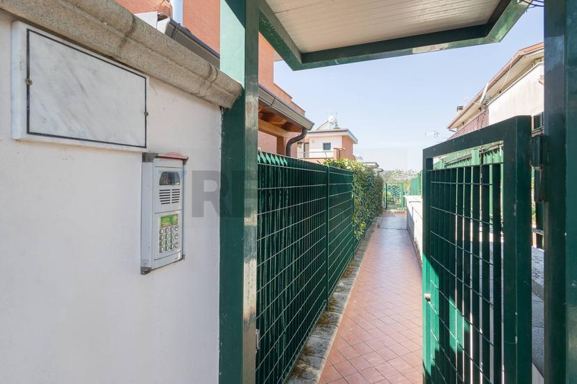 Villa in Via Roccalumera 151, Roma