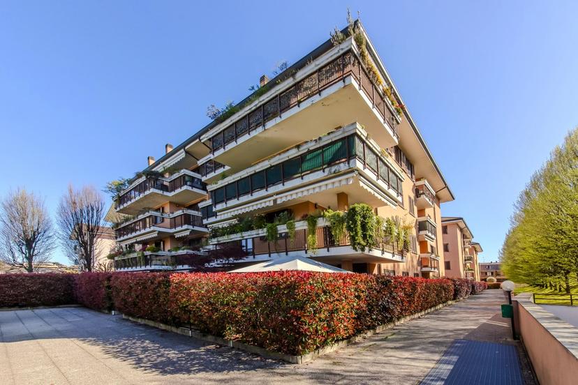 Trilocale in Via Monte Grappa, 17, Arese — foto 2 di 5