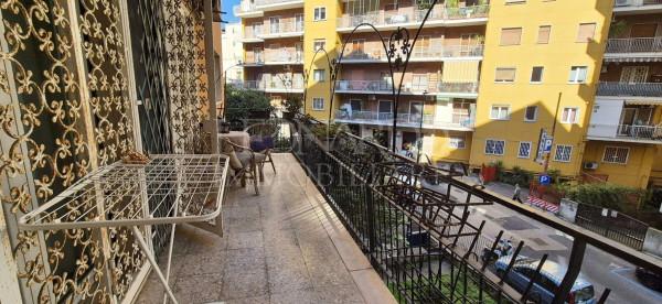Appartamento in Via Luigi Caldieri 1, Napoli