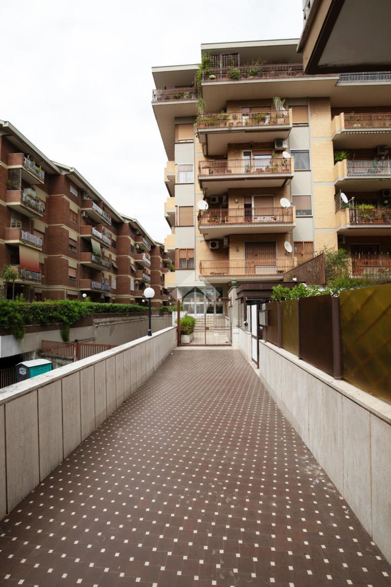 Quadrilocale in Via Latina 497, Roma