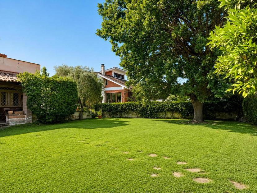 Villa in Via Dobbiaco, Roma