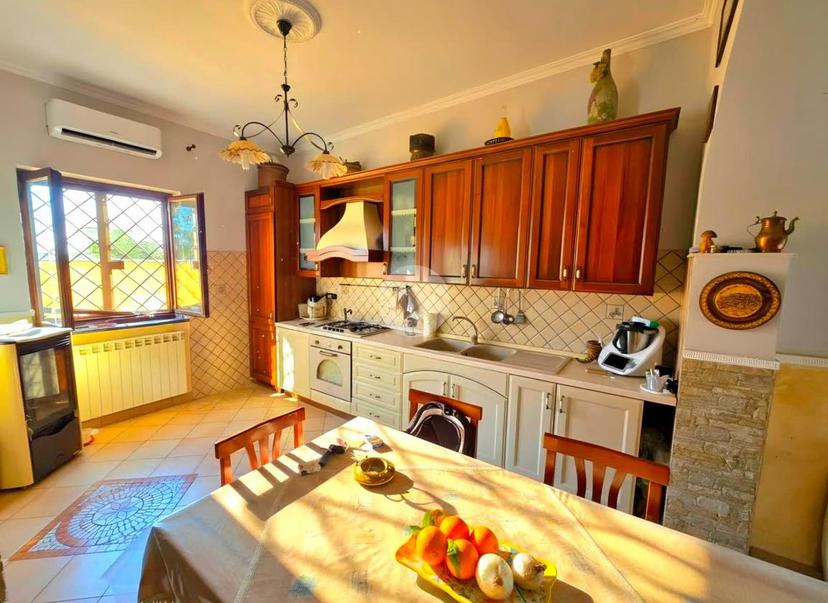 Casa indipendente in Via Chiazzolelle 17, Torre del Greco — foto 2 di 5