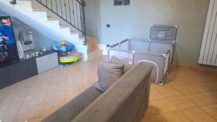 Casa indipendente in Via delle Primule , Pomezia — foto 3 di 5