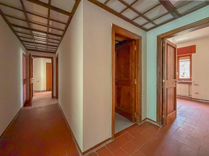 Appartamento in Rampe di Sant Antonio  90, Napoli