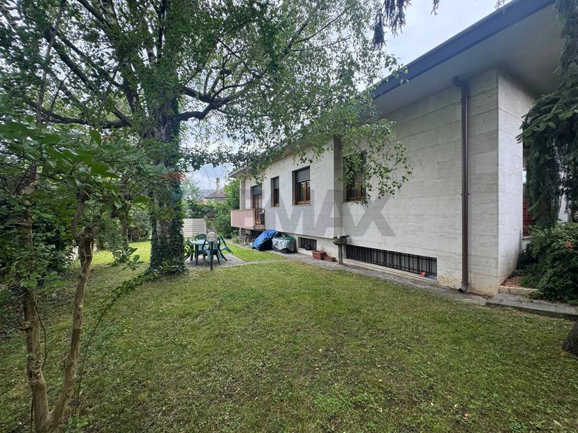 Villa in Via Saronnese 51, Legnano — foto 2 di 5