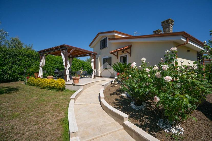 Villa in Via dell'Olio 1, Formello