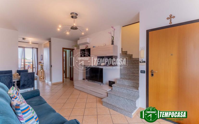 Trilocale in Via Cusago 49, Bareggio — foto 3 di 5