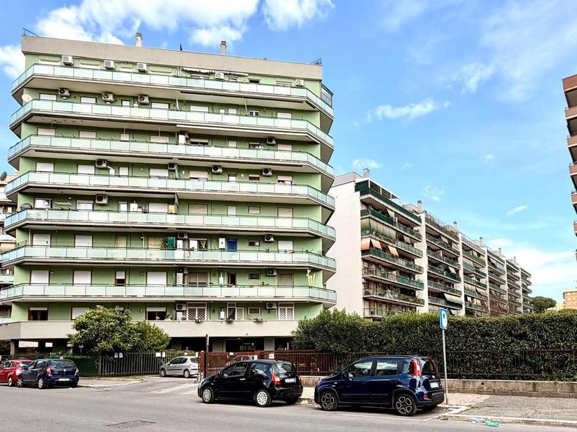 Quadrilocale in Via Francesco Gentile, Roma