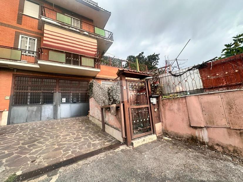 Trilocale in Via Attilio Brunialti 24, Roma