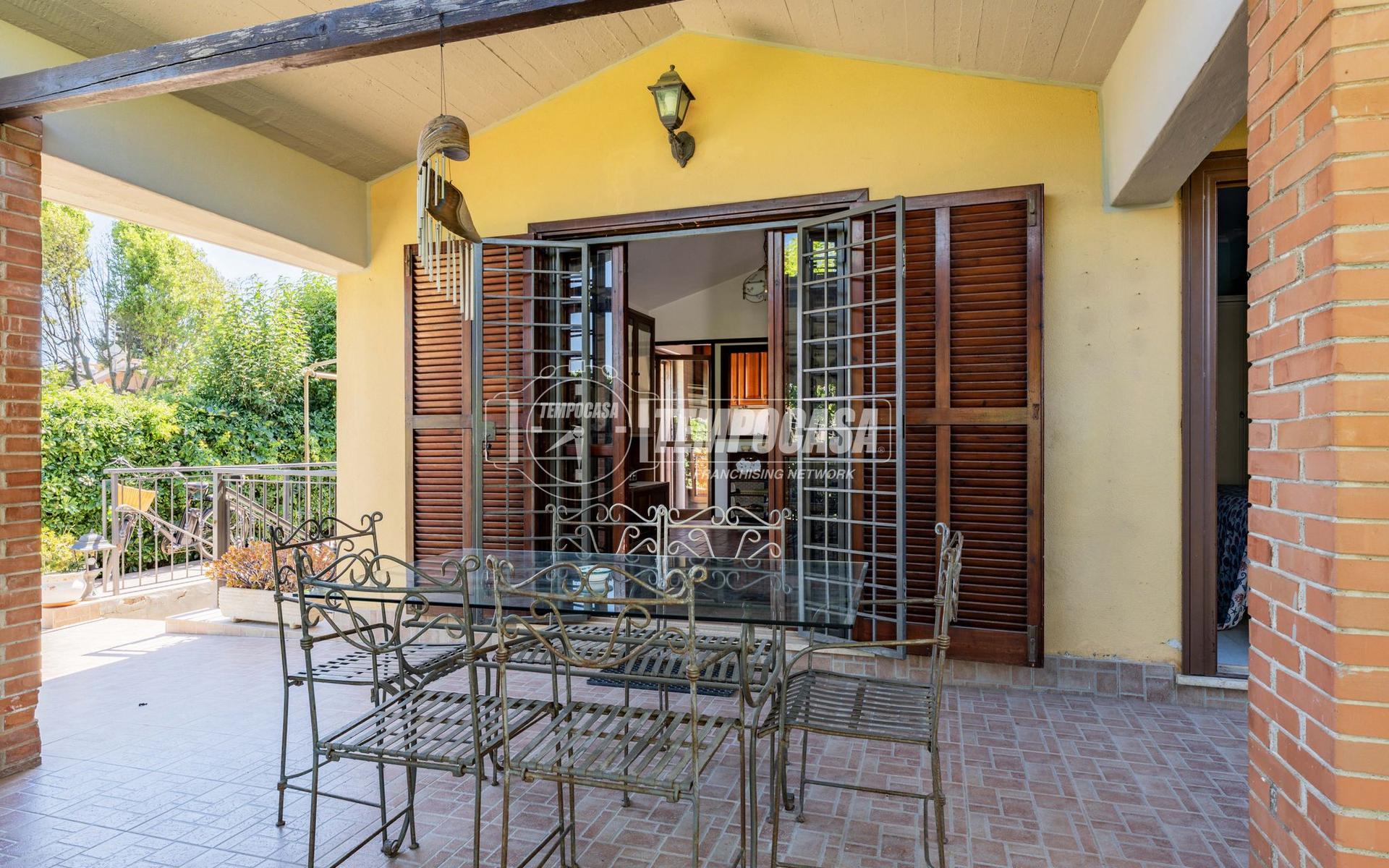 Villa in Via dei Pesci 13, Ladispoli