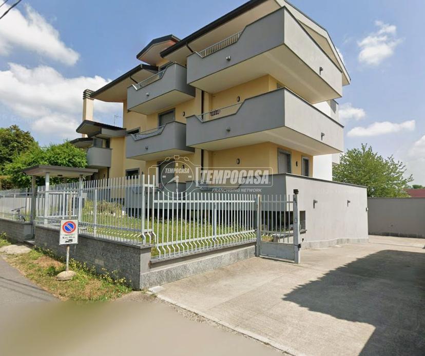 Trilocale in Via G. Bruno 39, Cerro Maggiore