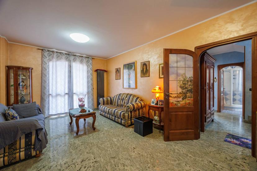 Villa in Via Giacomo Puccini, La Loggia