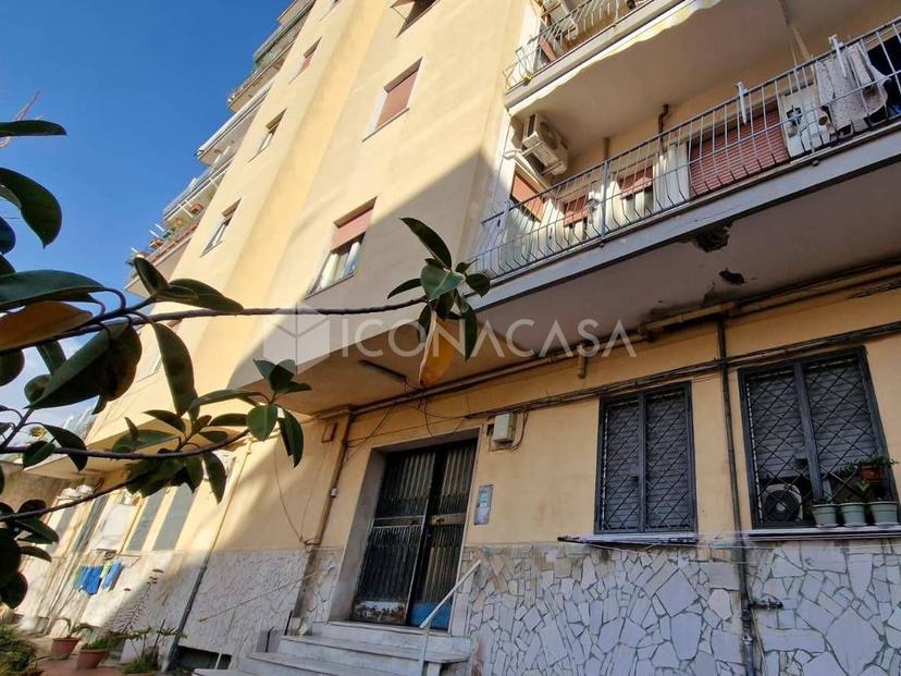 Quadrilocale in Vico Paradiso alla Salute 52, Napoli