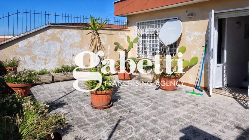 Appartamento in Via Mario Chiri  25, Roma