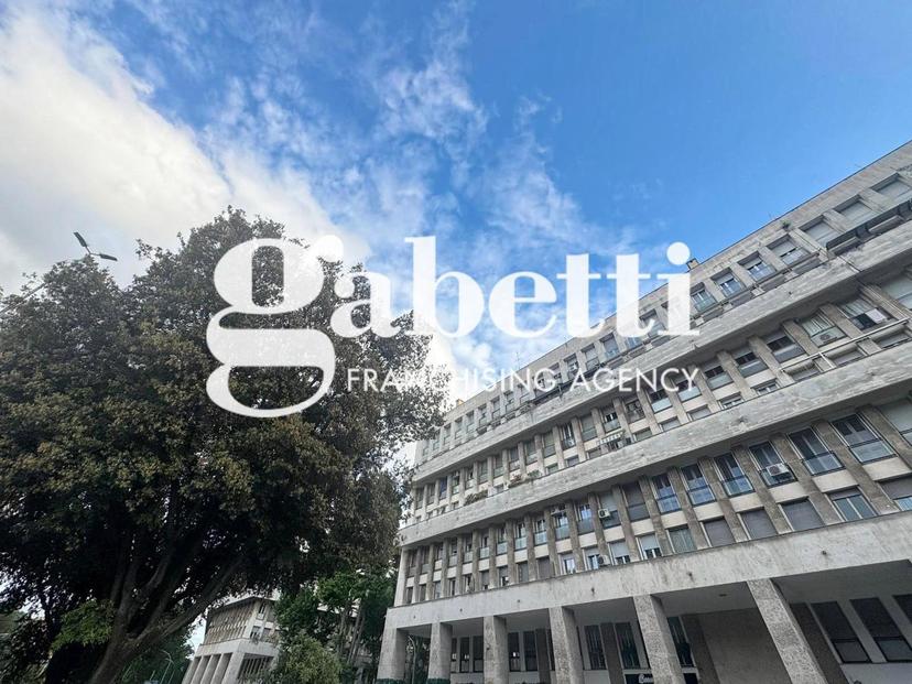 Trilocale in Piazza San Giovanni Bosco  74, Roma