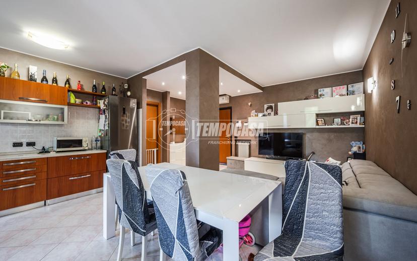 Bilocale in Via Benedetto Croce, Trezzano sul Naviglio