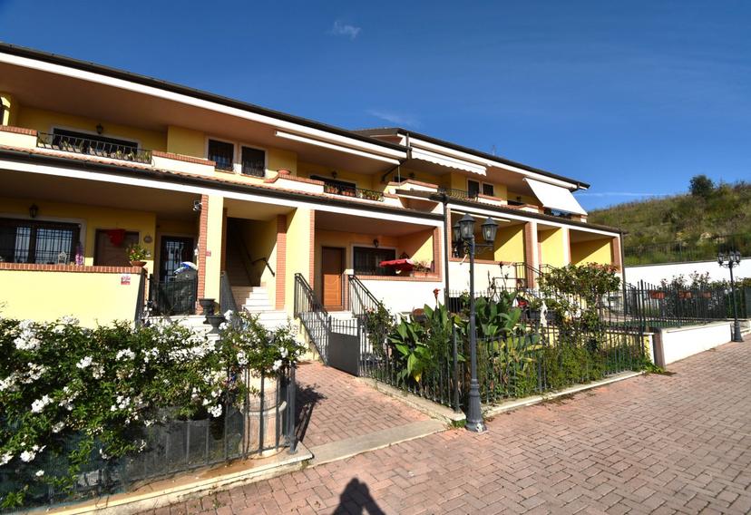 Quadrilocale in Via Borgosesia, Roma