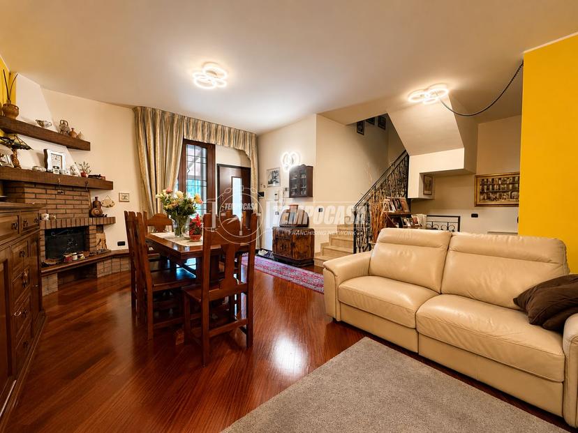 Trilocale in Via De Filippo, Pieve Emanuele