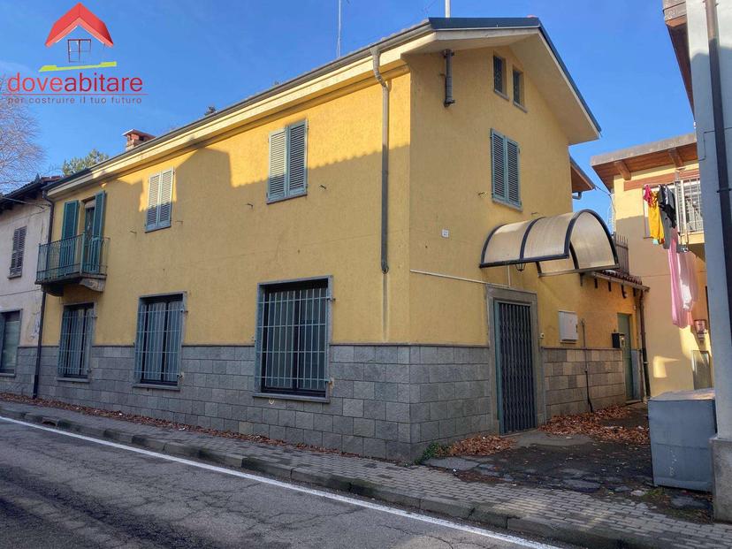Porzione di casa in Via Nazionale, Pinerolo