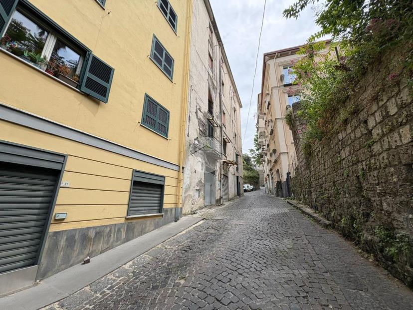 Trilocale in Vico Spagnuolo a Quisisana 2, Castellammare di Stabia