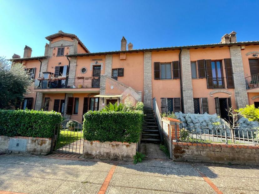 Bilocale in Via Sersale 1, Roma
