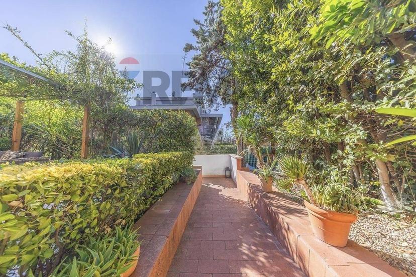 Villa a schiera in Via Vincenzo Arangio Ruiz, Roma