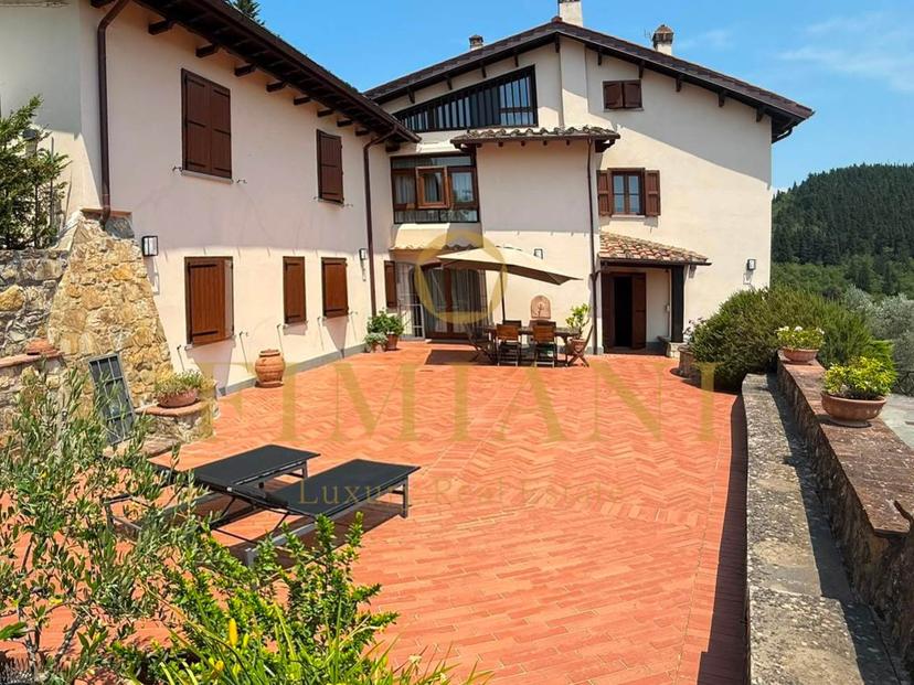 Casa colonica in Via Alta di Legri, Calenzano