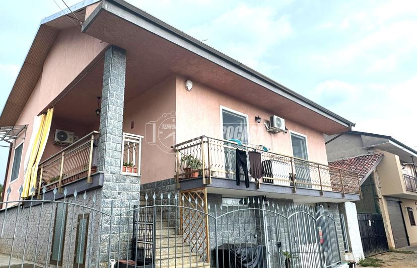 Appartamento in Via Baratonia 12, La Cassa