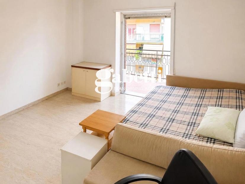 Trilocale in Via Arcinazzo Romano  18, Roma