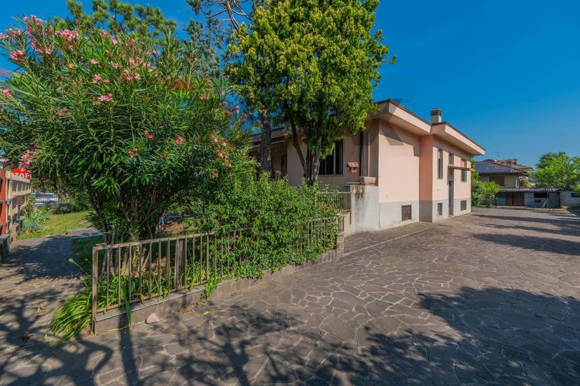 Villa in Via Santa Apollonia 1, Arluno