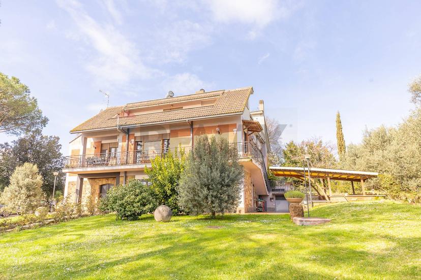 Villa in Via della Marcigliana 747, Roma
