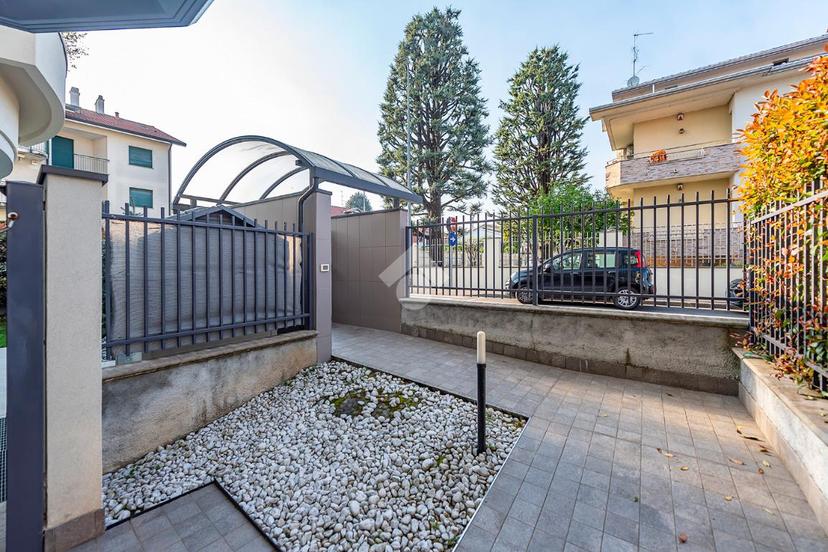 Trilocale in Via Eugenio Curiel 37, Lainate — foto 2 di 5