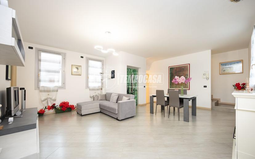 Casa indipendente in Via Sant'Ambrogio, Melzo