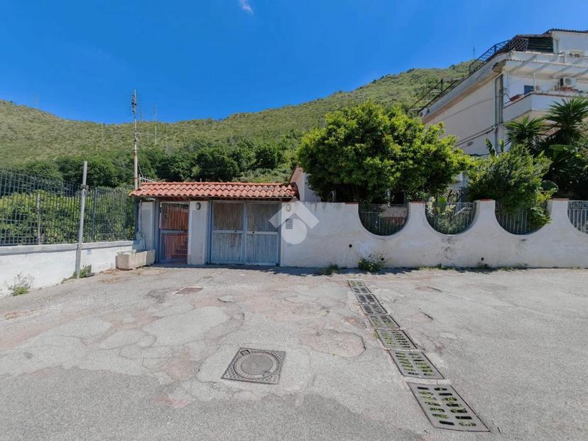 Villa in Via Marco Aurelio 16, Pozzuoli