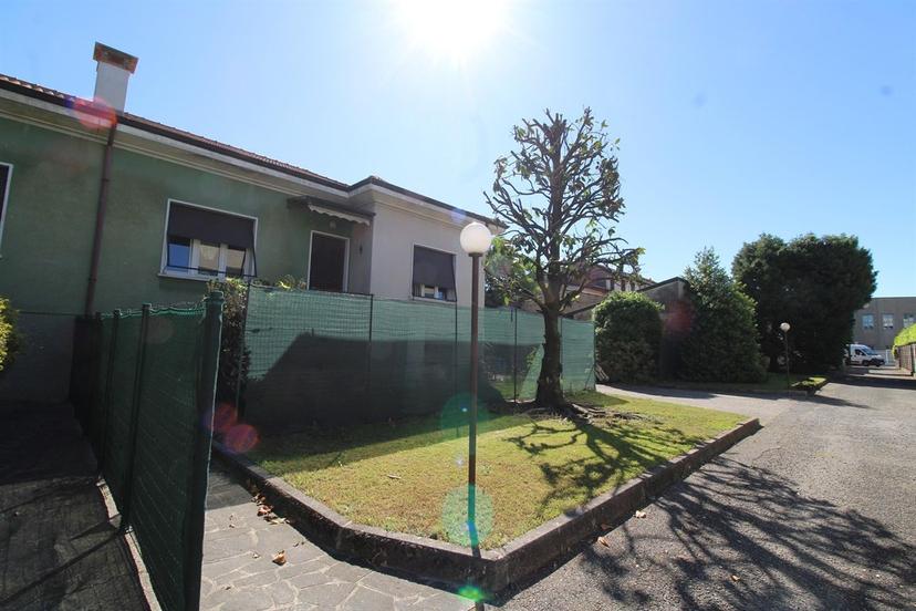 Villa bifamiliare in Via San Gaetano 11, Canegrate — foto 3 di 5