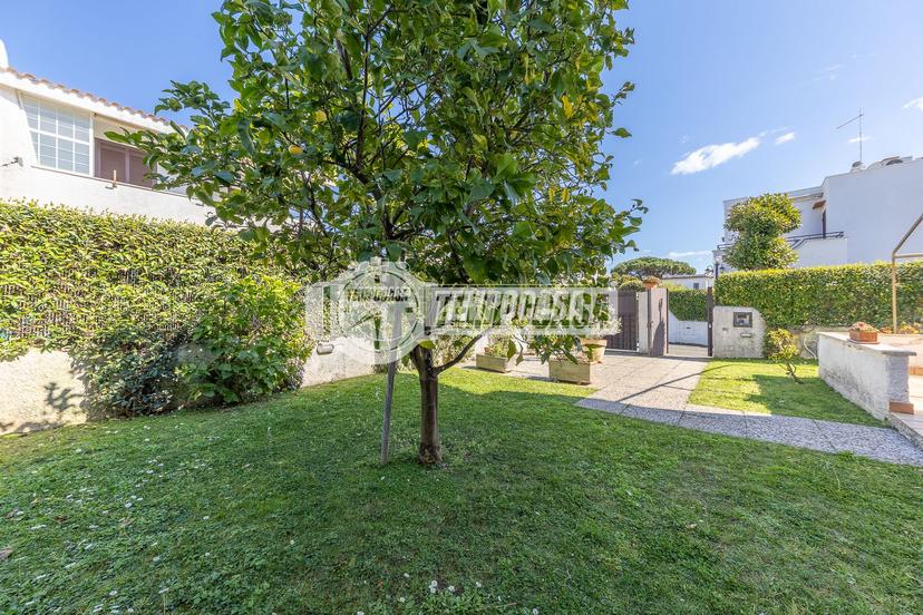 Villa a schiera in Via La Casa Bianca, Cerveteri