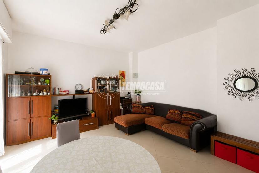 Trilocale in Via degli Astri 26, Milano
