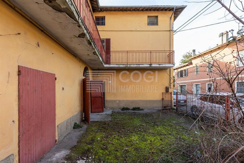 Porzione di casa, Imola