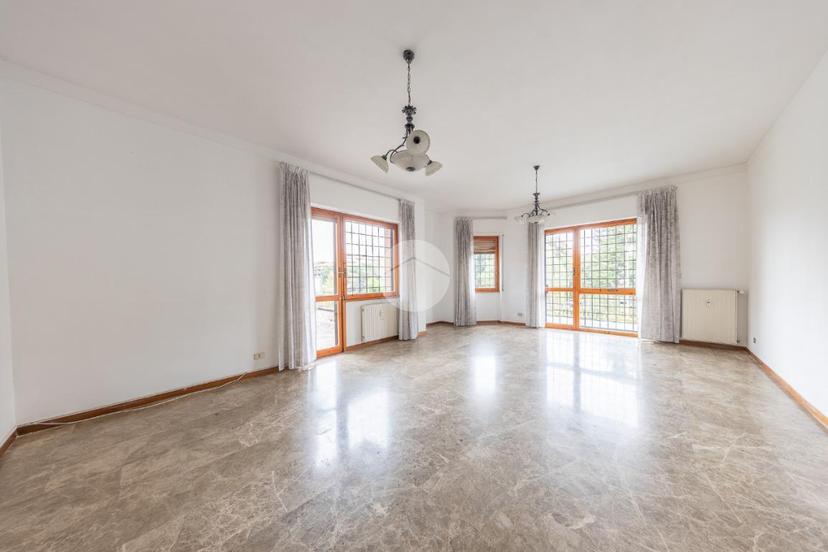 Appartamento in Via Suvereto 195, Roma