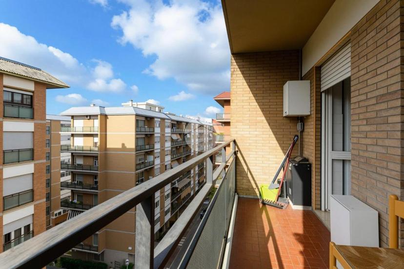 Trilocale in Via Ugo Bertossi, Roma