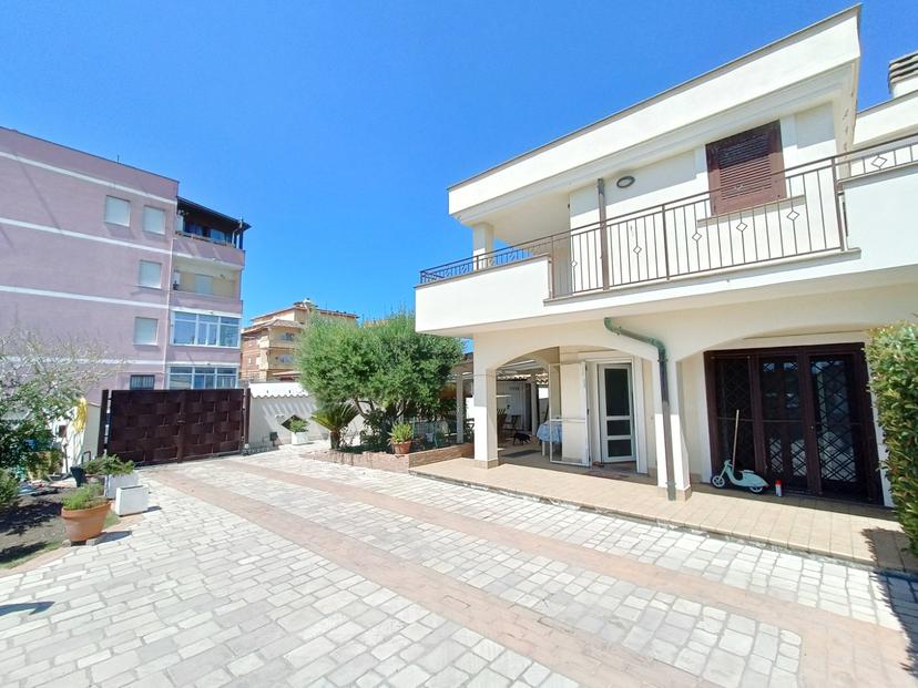 Casa indipendente in Via Rumenia 2, Pomezia