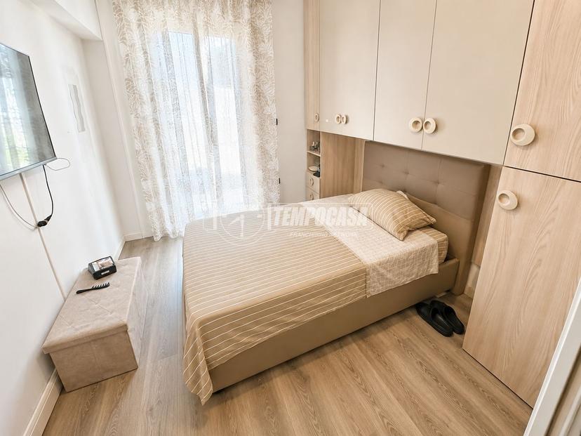 Trilocale in Via Carlo Cattaneo, Napoli