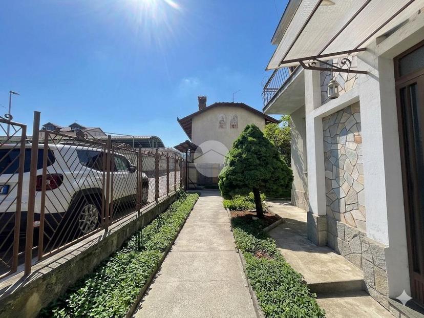 Villa in Via Quarone 6, Gassino Torinese — foto 3 di 5