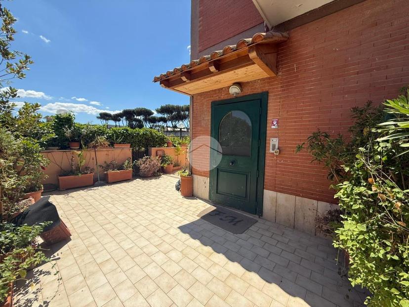 Appartamento in Via dei Minatori 42, Roma