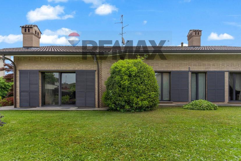 Villa in Via Ozanam 7, Paderno Dugnano