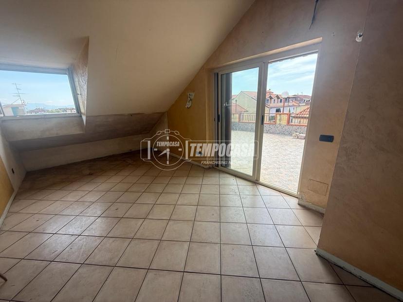 Bilocale in Via Giuseppe Verdi 12/- 11, Giugliano in Campania — foto 4 di 5