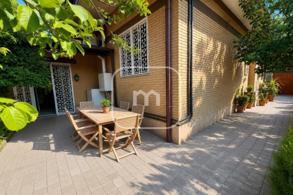 Trilocale in Via alì, Roma